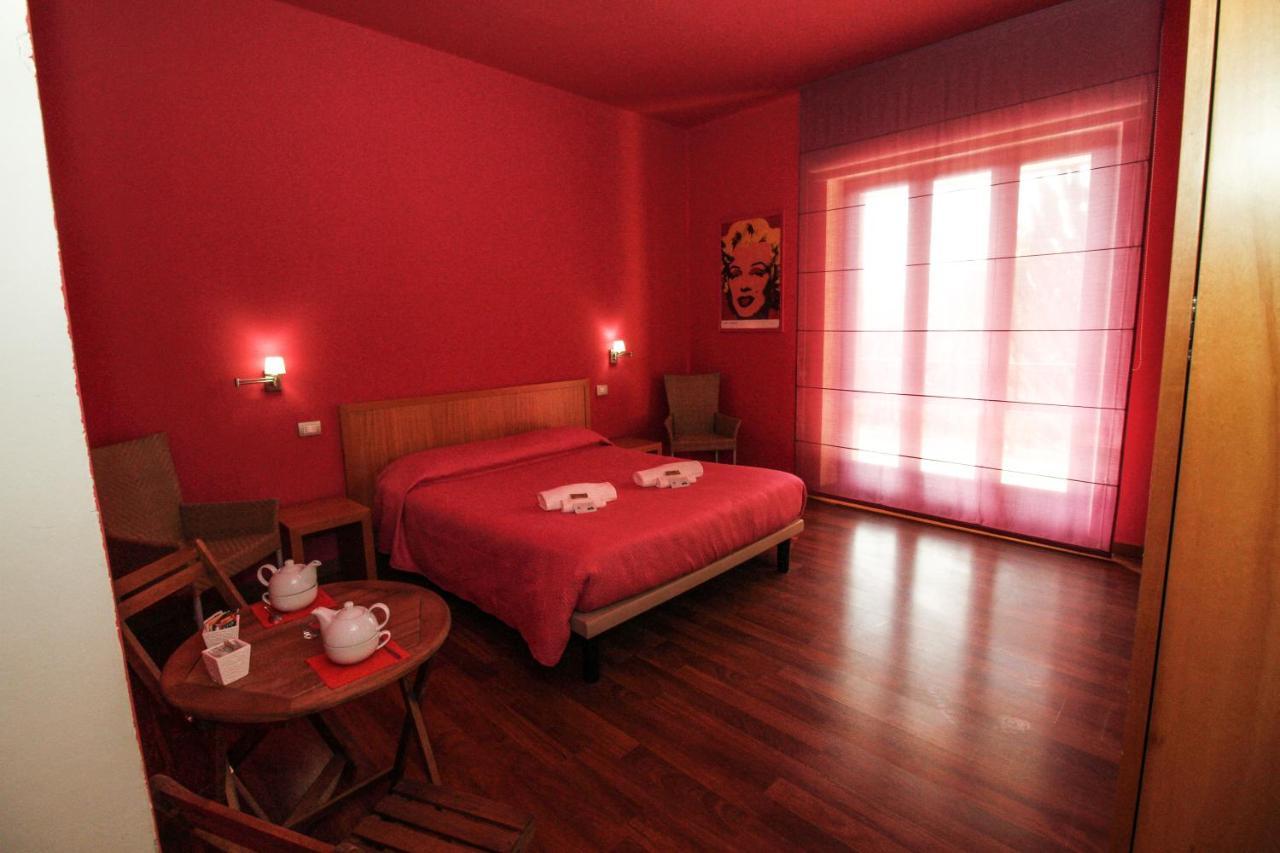 Hotel I Colori SantʼAntìoco Exteriör bild