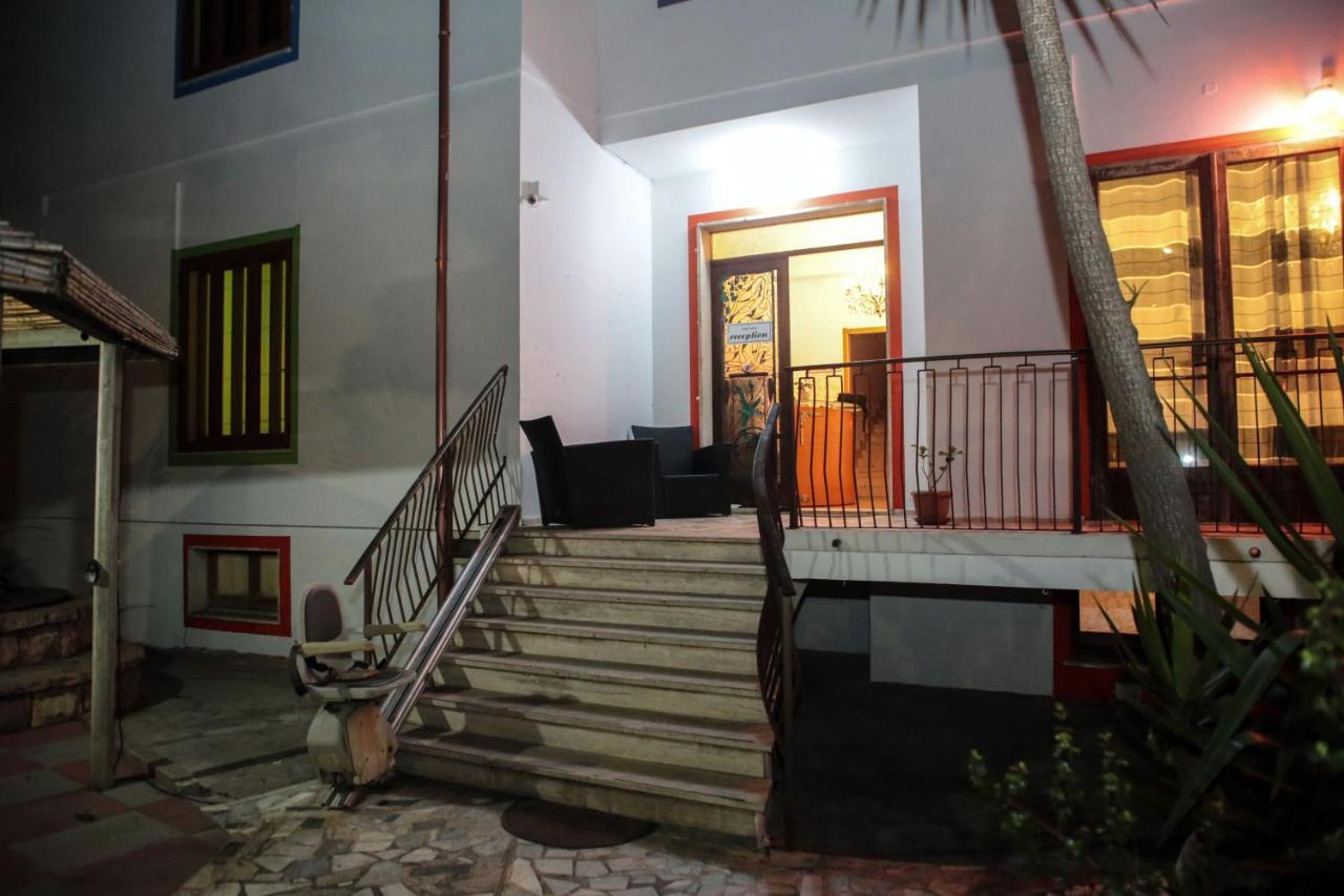 Hotel I Colori SantʼAntìoco Exteriör bild