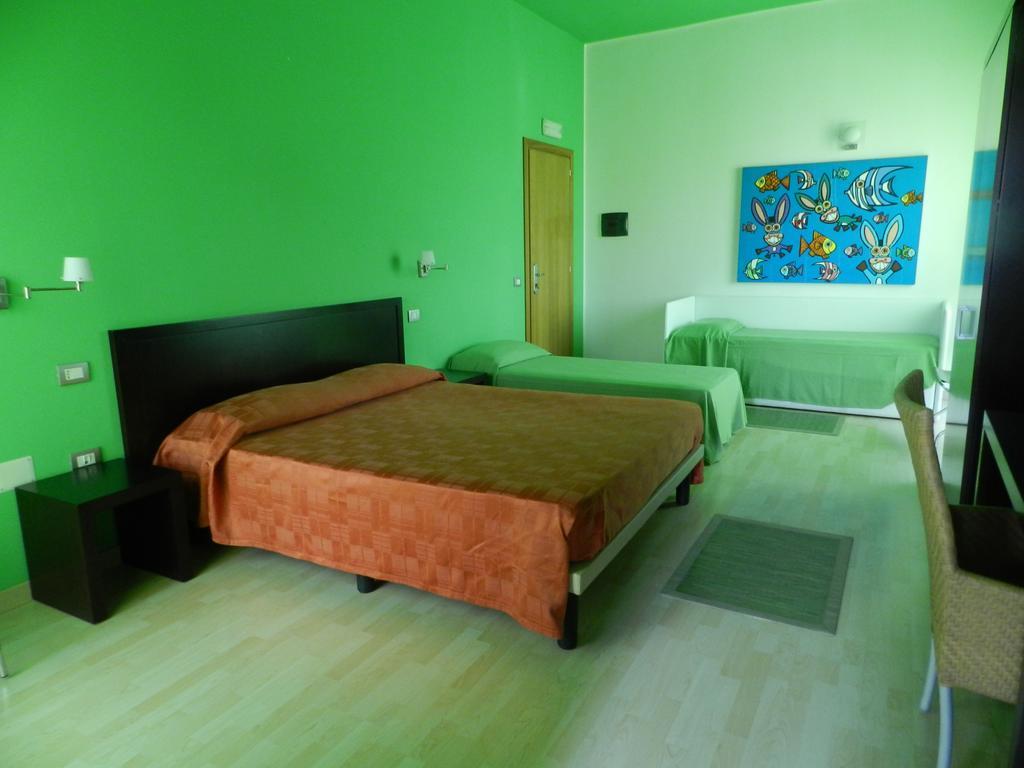 Hotel I Colori SantʼAntìoco Exteriör bild